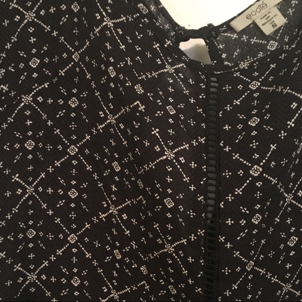 Shoulder Cut-Out Aztec Pattern Romper - Picture 5 of 7